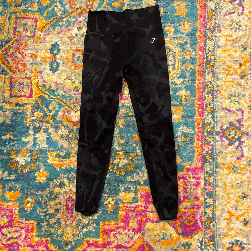 Gym-shark black camo leggings